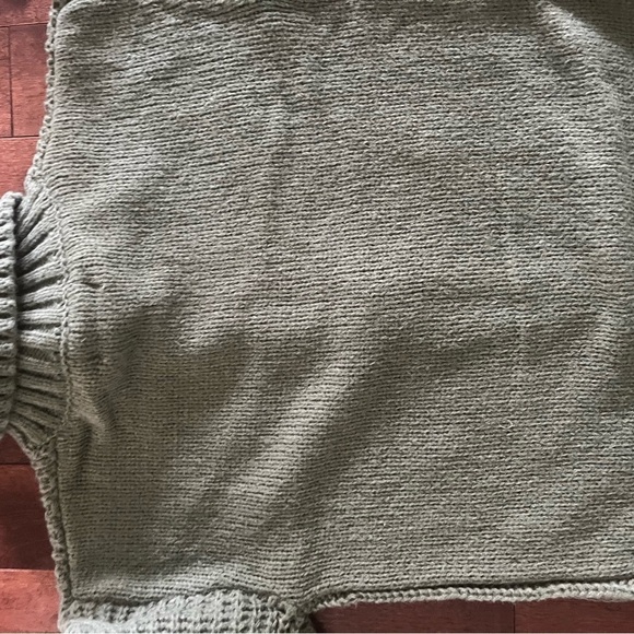 Very unique green zipper sweater - Picture 4 of 6